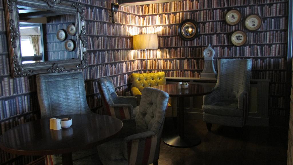 Anner Hotel Thurles Bagian luar foto